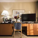 Royal Plaza Hotel 5*