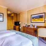 Royal Plaza Hotel 5*