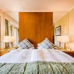 Royal Plaza Hotel 5*