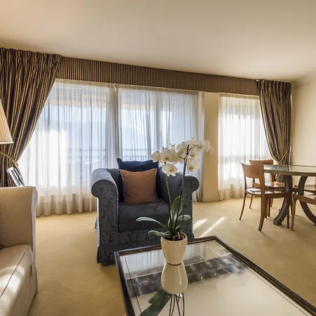 Hotell Royal Plaza 5*