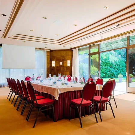 Royal Plaza Hotel 5*