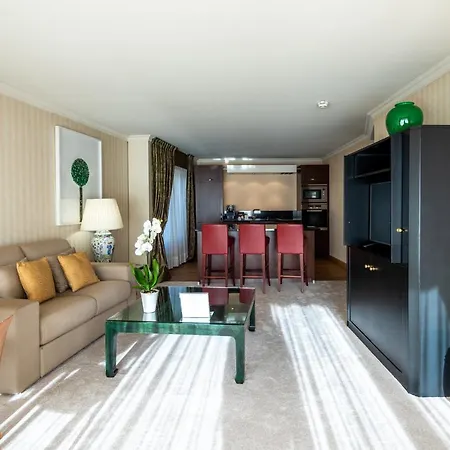 Royal Plaza Ξενοδοχείο 5*