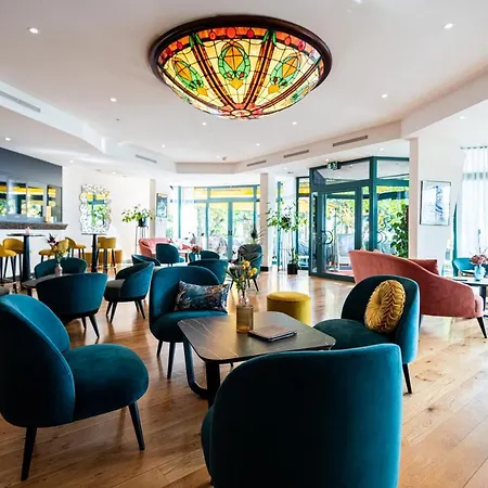 Royal Plaza Ξενοδοχείο 5*