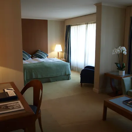 Royal Plaza Hotel 5*