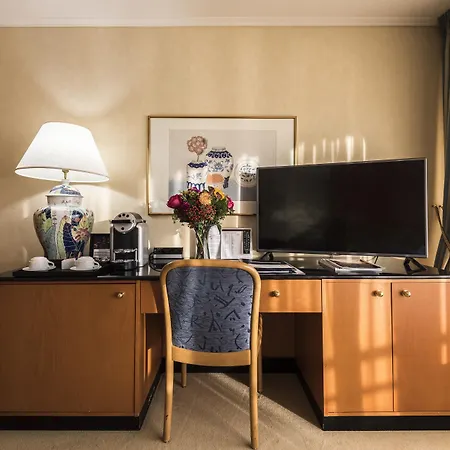 Royal Plaza Hotel 5*