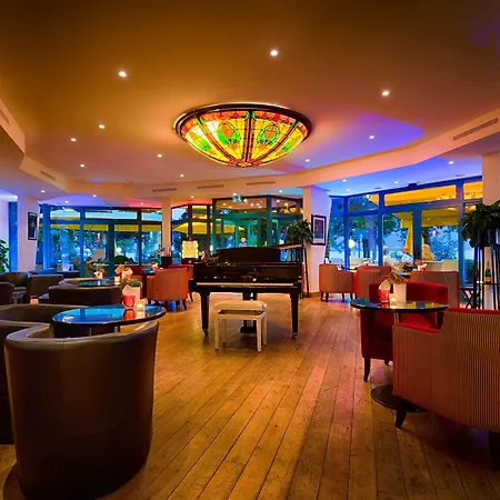 Royal Plaza 5*