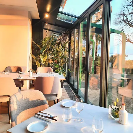 Royal Plaza Hotel 5*