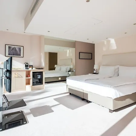 Royal Plaza 5*