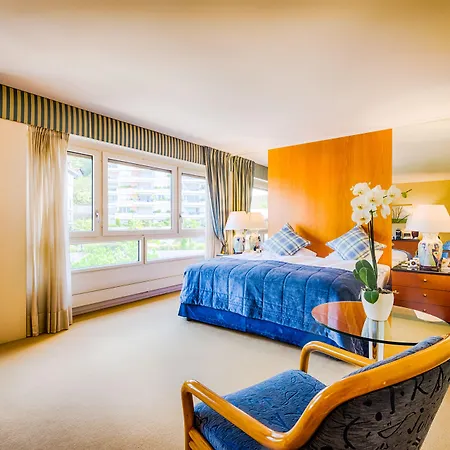 ホテル Royal Plaza モントルー