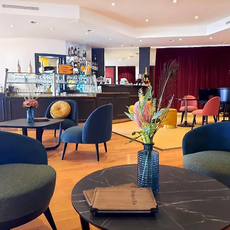 Royal Plaza モントルー