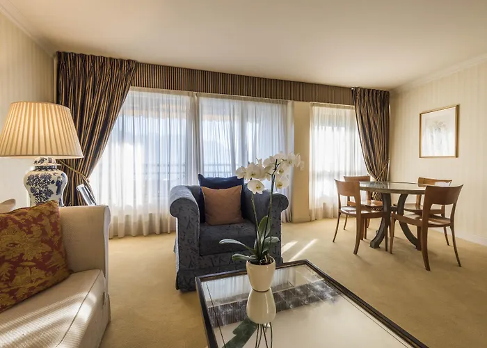 Hotel Royal Plaza 5*